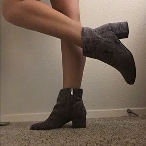 Grey/Lavender boots